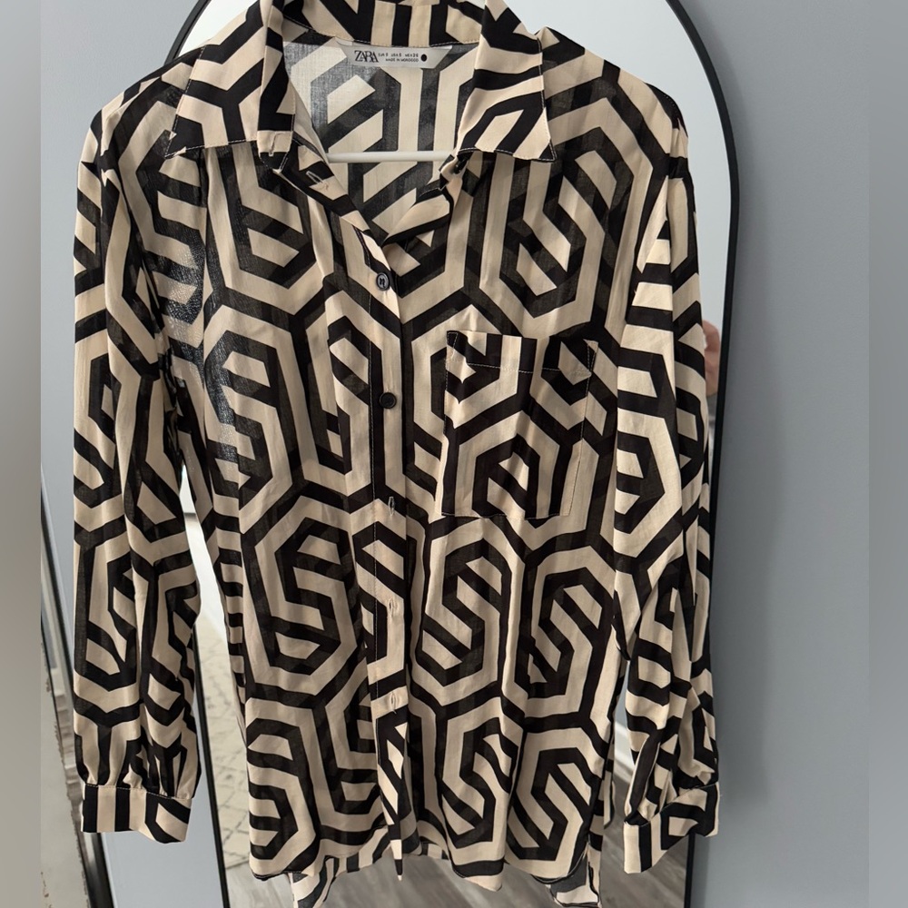 Zara geometric button down blouse